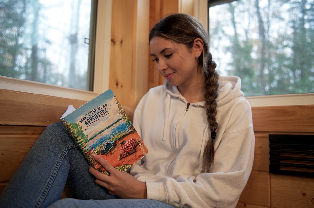 model reading planner in cabin