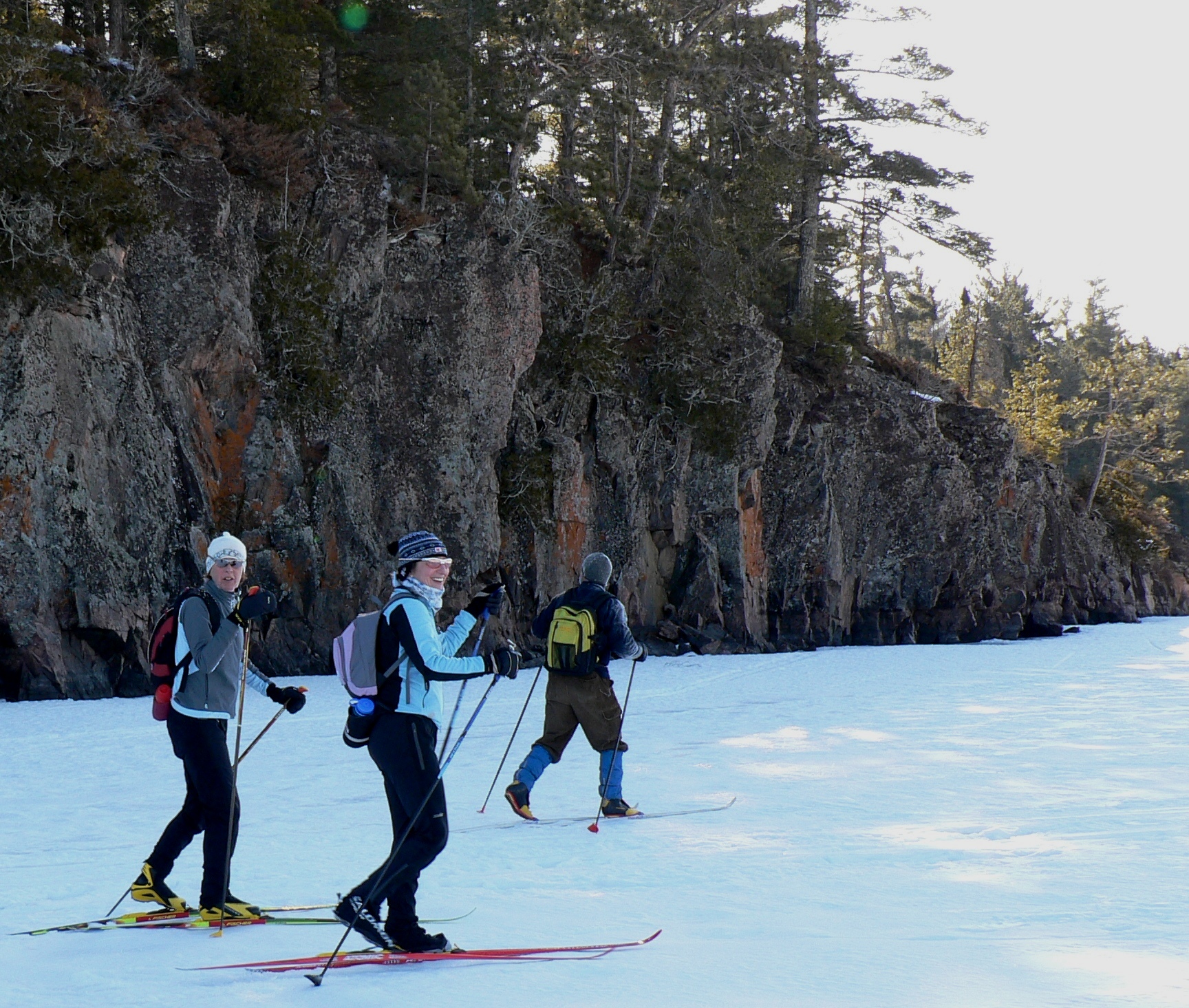 Des skieurs participants au Cross Quetico Lakes Tour 