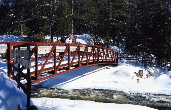 Chutes winter bridge