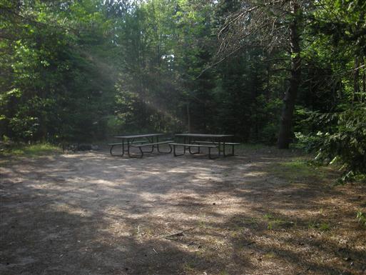 Terrain de camping ombragé Mikisew