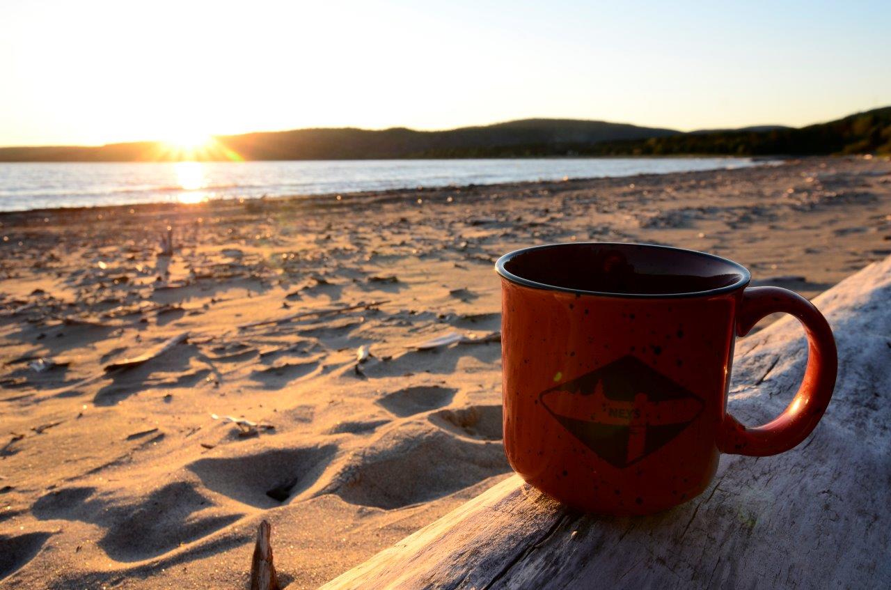 Une tasse de thé sur la plage du parc Neys