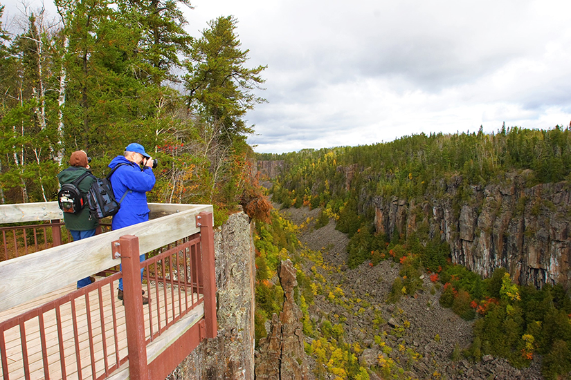 Fall photographers on Ouimet Canyon PP's viewing platform.