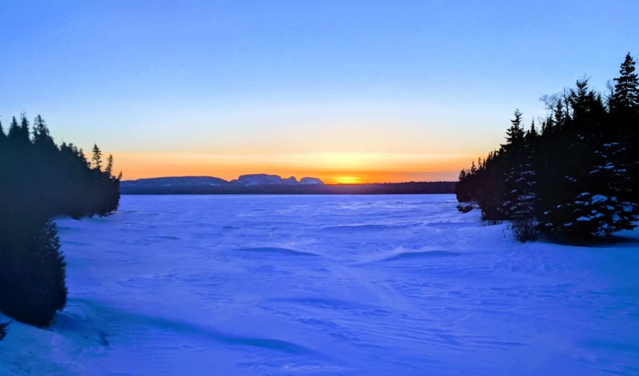 Coucher de soleil depuis le point de vue du lac Marie Louise en hiver