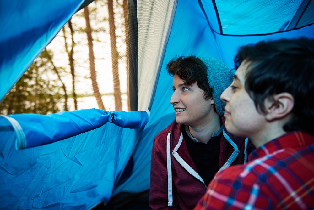 couple dans une tente