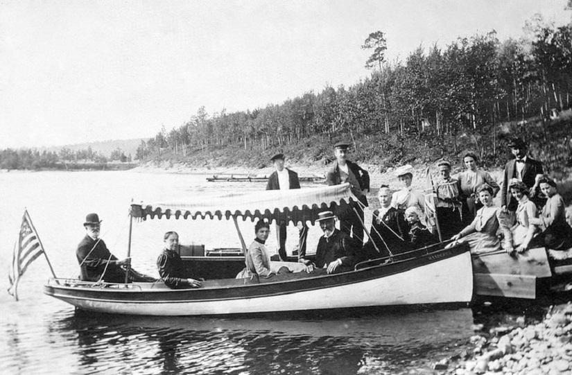 Vintage photo of boats in the lake.