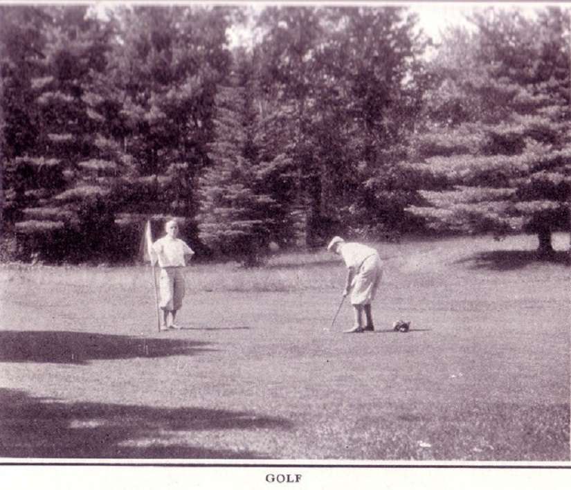 Vintage photo of golfers.