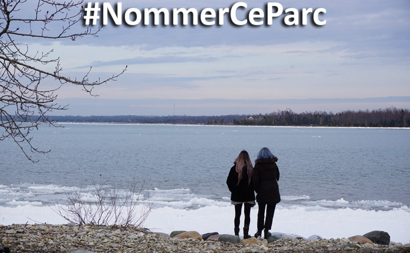 #NommerCeParc deux filles a cote un lac