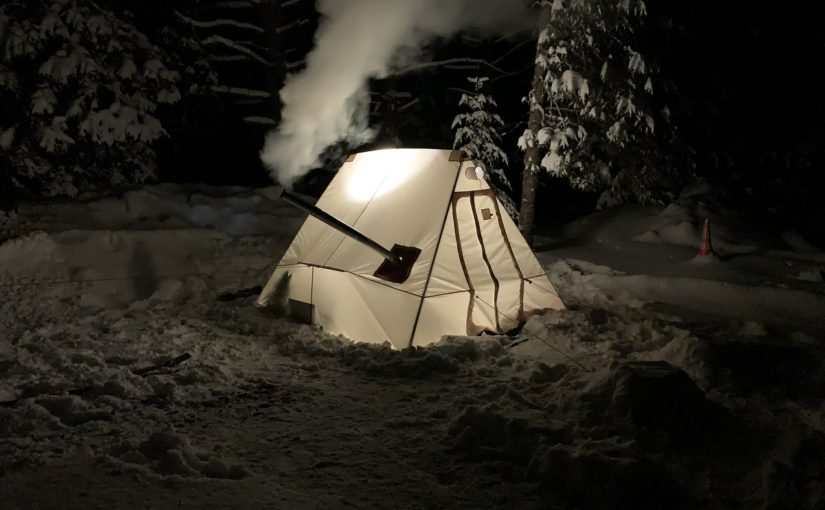 Tente chauffée la nuit au parc provincial Algonquin
