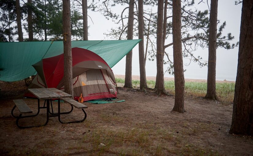 How To Set Up A Campsite In The Rain?  